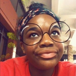 Meet your Posher, Kira